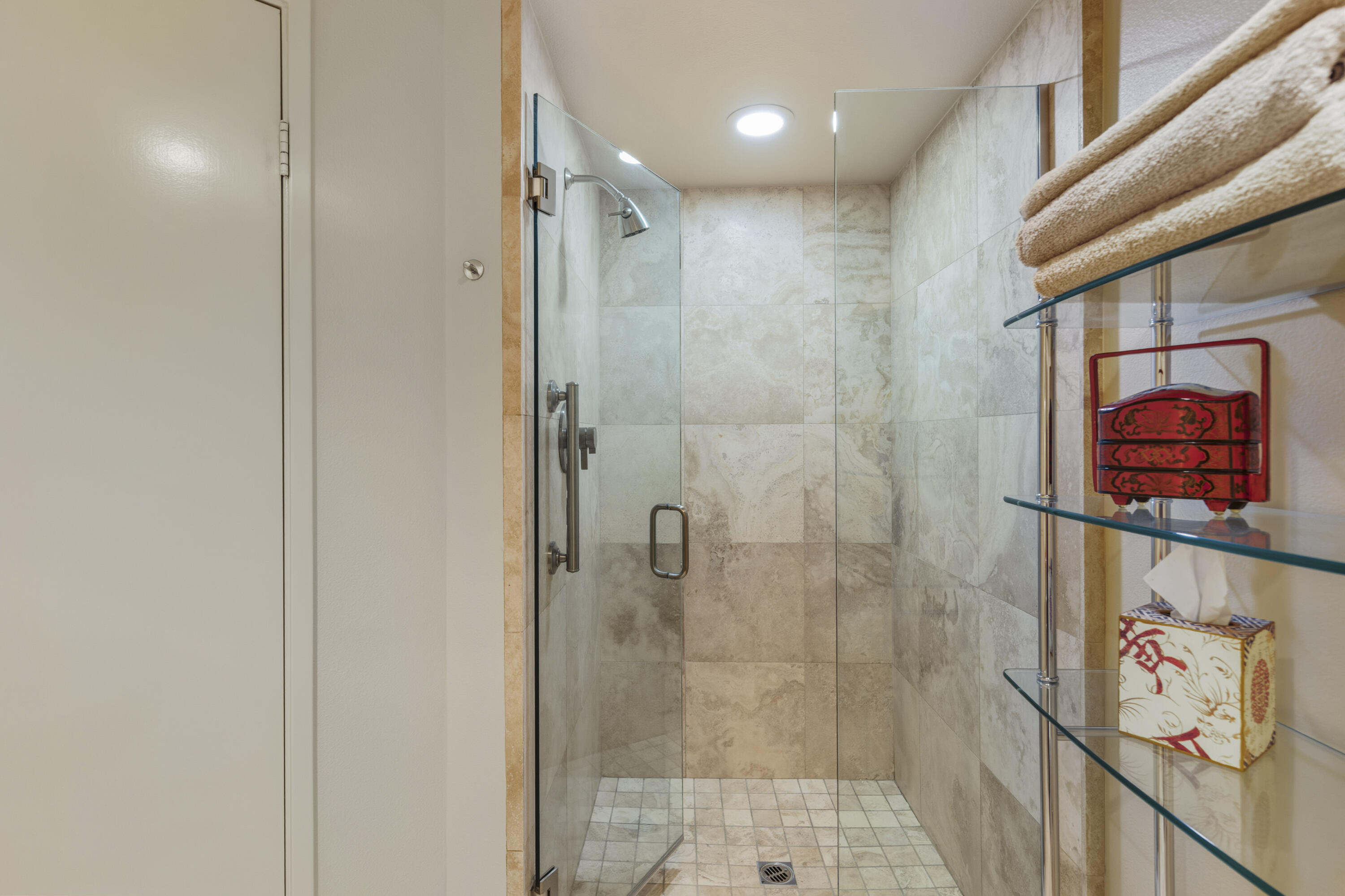 899 Island Drive, Unit 402 Rancho Mirage, CA 92270 - Photo 24 of 40 a bathroom with a shower