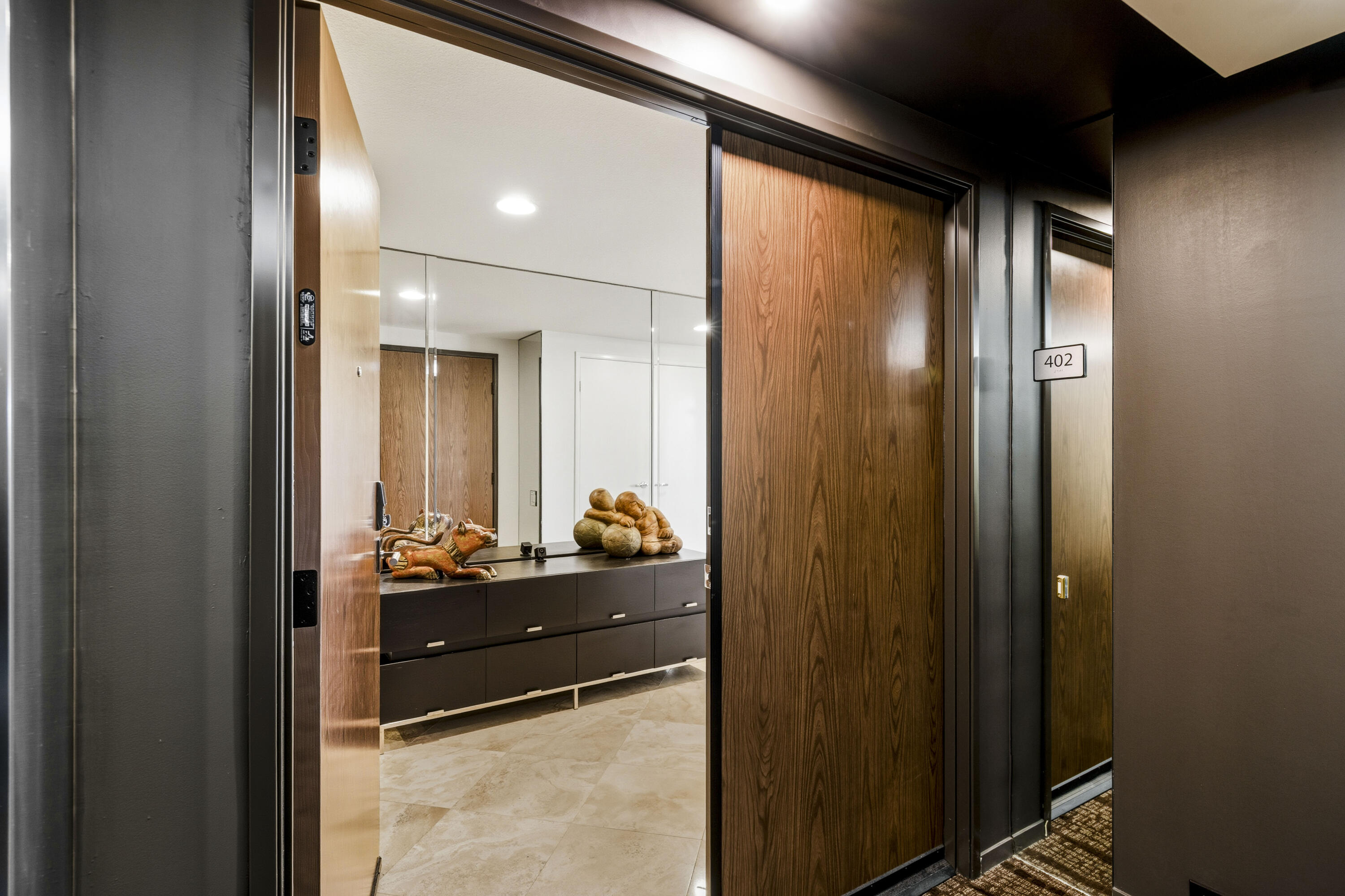 899 Island Drive, Unit 402 Rancho Mirage, CA 92270 - Photo 28 of 40 Front Enterance