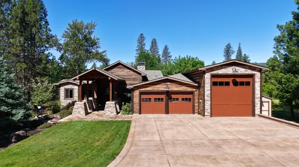 $2,199,000 | 1030 Anglers Place, Shady Cove, OR 97539