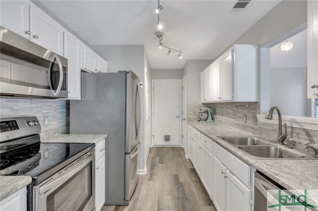 140 Cambridge Drive Savannah, GA 31419 - Photo 13 of 33