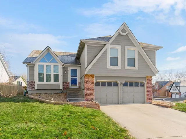 $350,000 | 6321 Aminda Street, Shawnee, KS 66226