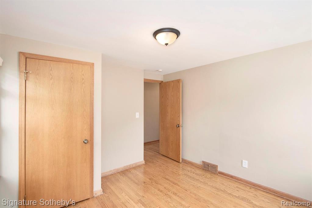 1964 Prestwick Road Grosse Pointe, MI 48236 - Photo 20 of 37