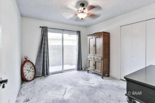 928 Randall Street Ridgecrest, CA 93555 - Photo 19 of 34 a view of a livingroom with a workspace