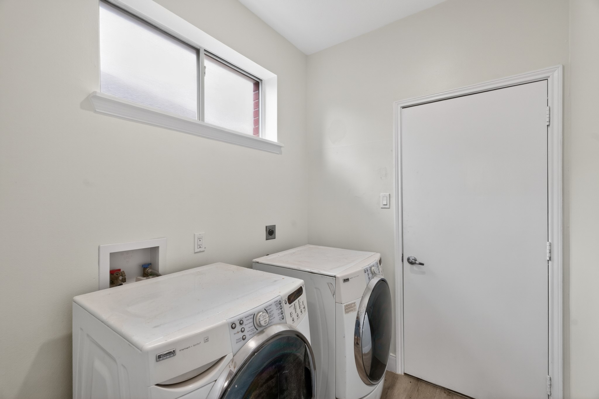 918 Ivycroft Lane Spring, TX 77373 - Photo 15 of 33 a utility room with dryer and washer