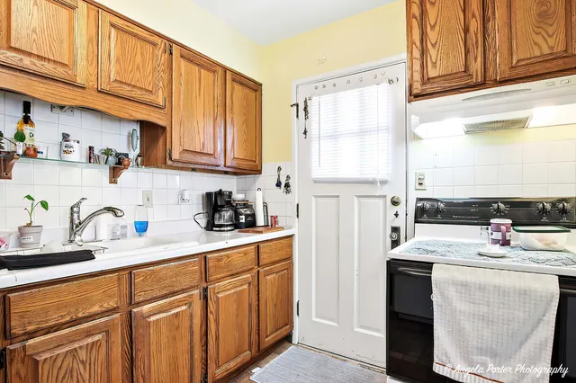 $236,700 | 1613-1615 North Avenue, Waukegan, IL 60085