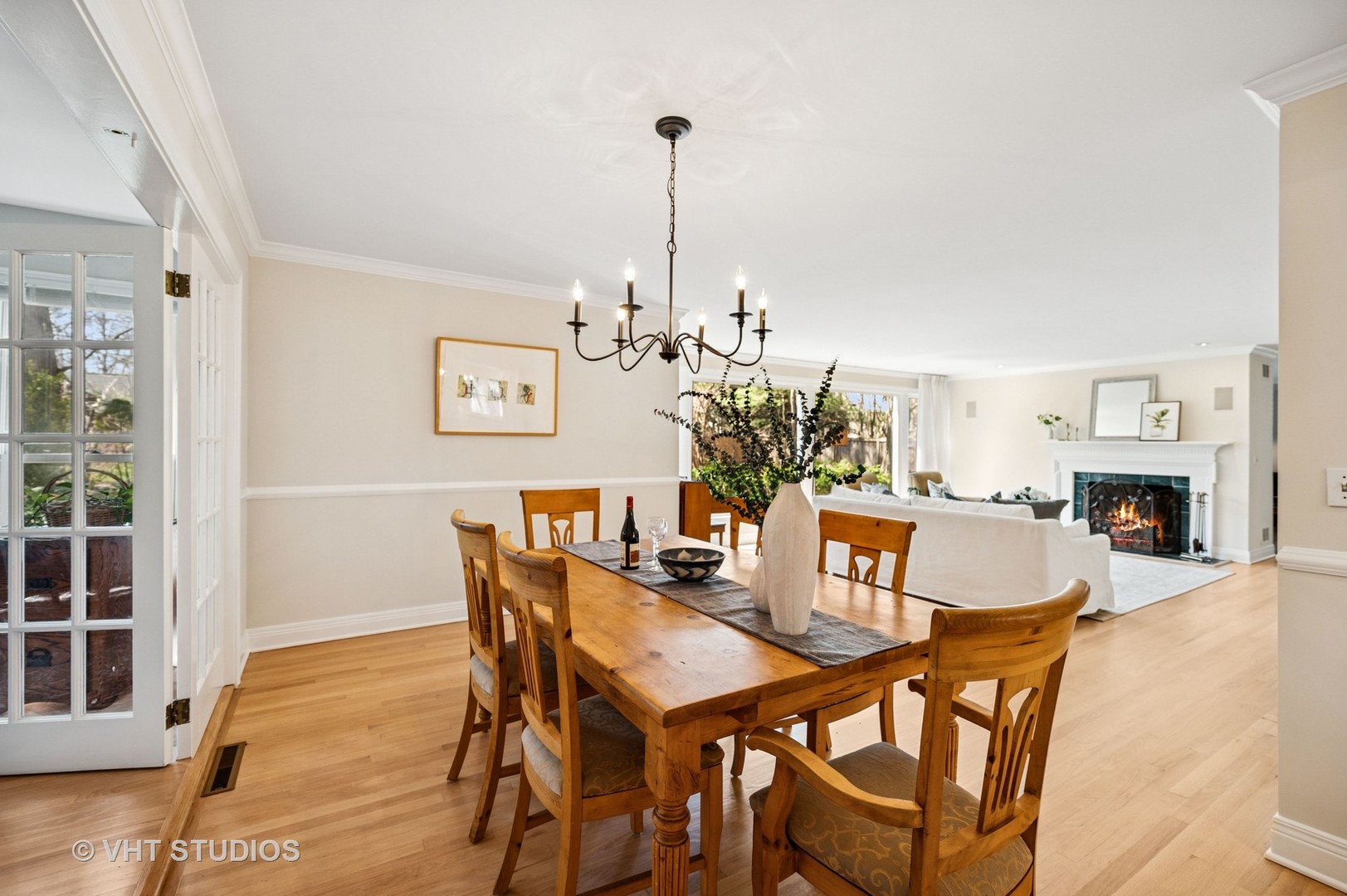 630 Juniper Road Glenview, IL 60025 - Photo 7 of 52 a dining room with furniture and window