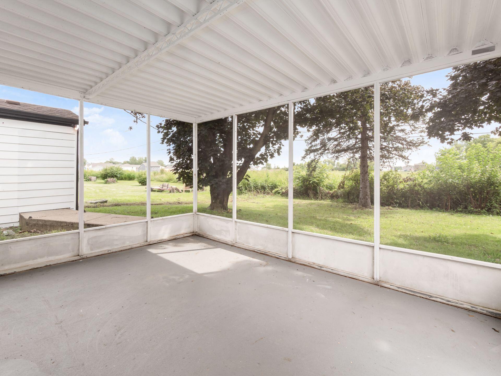 6489 Renner Road Columbus, OH 43228 - Photo 27 of 30 040_9aa9956_A 6489 Renner 064