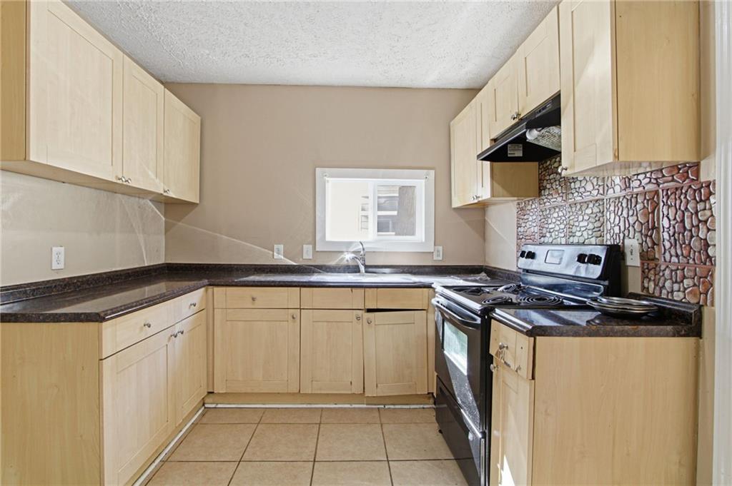 926 Lawton Street Southwest Atlanta, GA 30310 - Photo 11 of 27