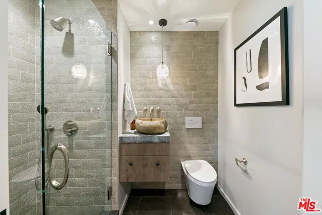 $7,999,999 | 31558 Victoria Point Road, Malibu, CA 90265