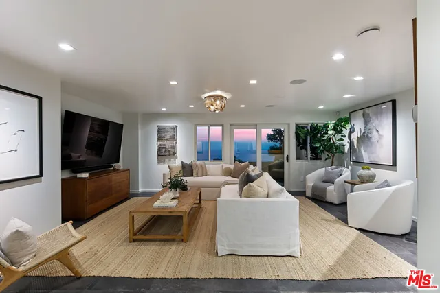 $7,999,999 | 31558 Victoria Point Road, Malibu, CA 90265