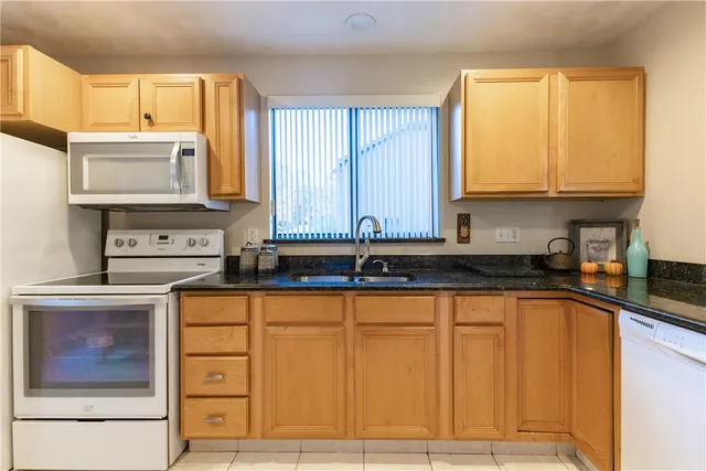 $395,000 | 5 Wake Robin Road, Unit 2901, Lincoln, RI 02865