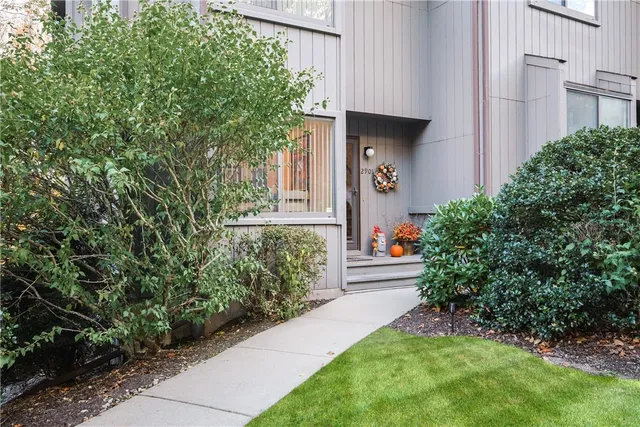 $395,000 | 5 Wake Robin Road, Unit 2901, Lincoln, RI 02865