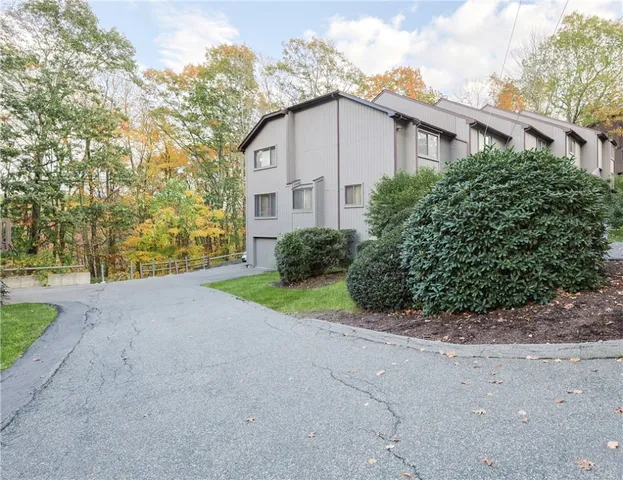 $395,000 | 5 Wake Robin Road, Unit 2901, Lincoln, RI 02865