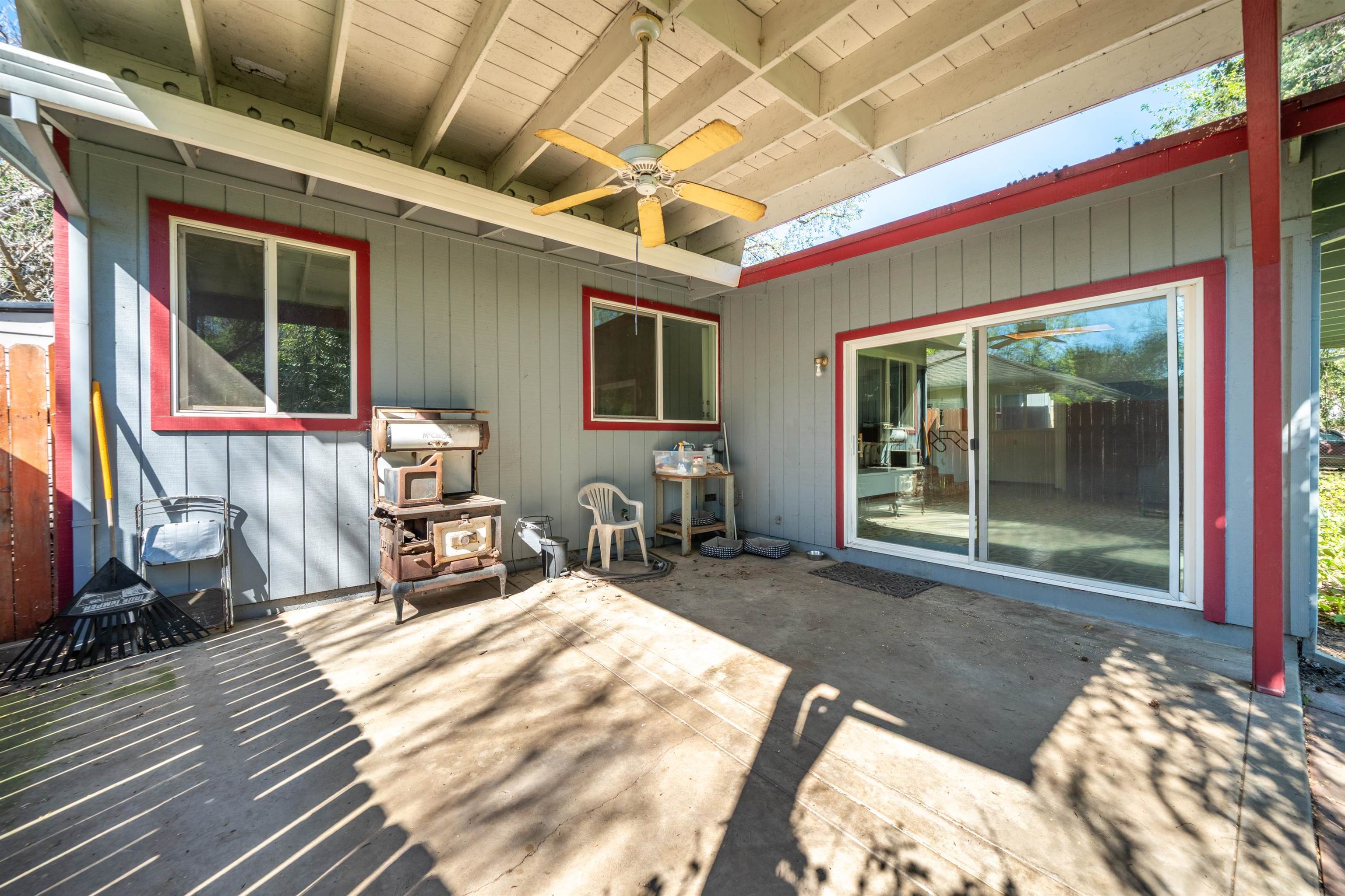 3081 Henderson Road Redding, CA 96002 - Photo 22 of 38