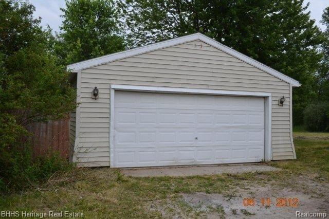 3216 Hogback Road Fowlerville, MI 48836 - Photo 4 of 25 Garage