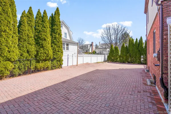 $1,395,000 | 103 Locust Avenue, Scarsdale, NY 10583