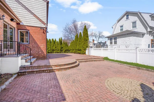 $1,395,000 | 103 Locust Avenue, Scarsdale, NY 10583