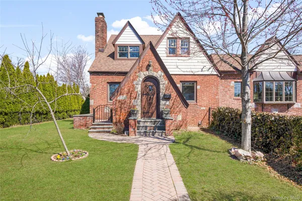 $1,395,000 | 103 Locust Avenue, Scarsdale, NY 10583