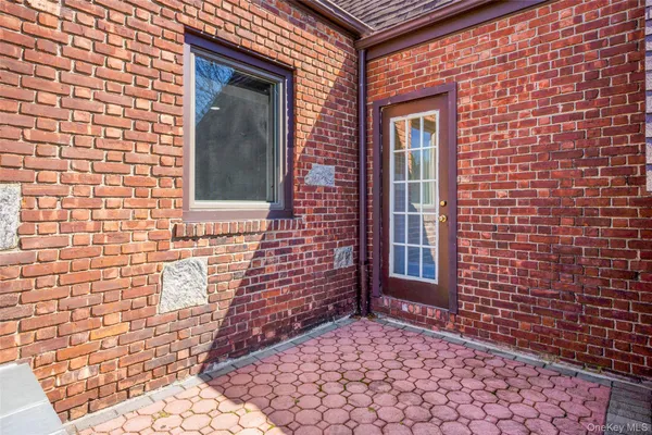 $1,395,000 | 103 Locust Avenue, Scarsdale, NY 10583
