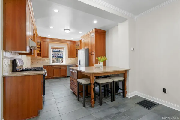 $1,395,000 | 103 Locust Avenue, Scarsdale, NY 10583