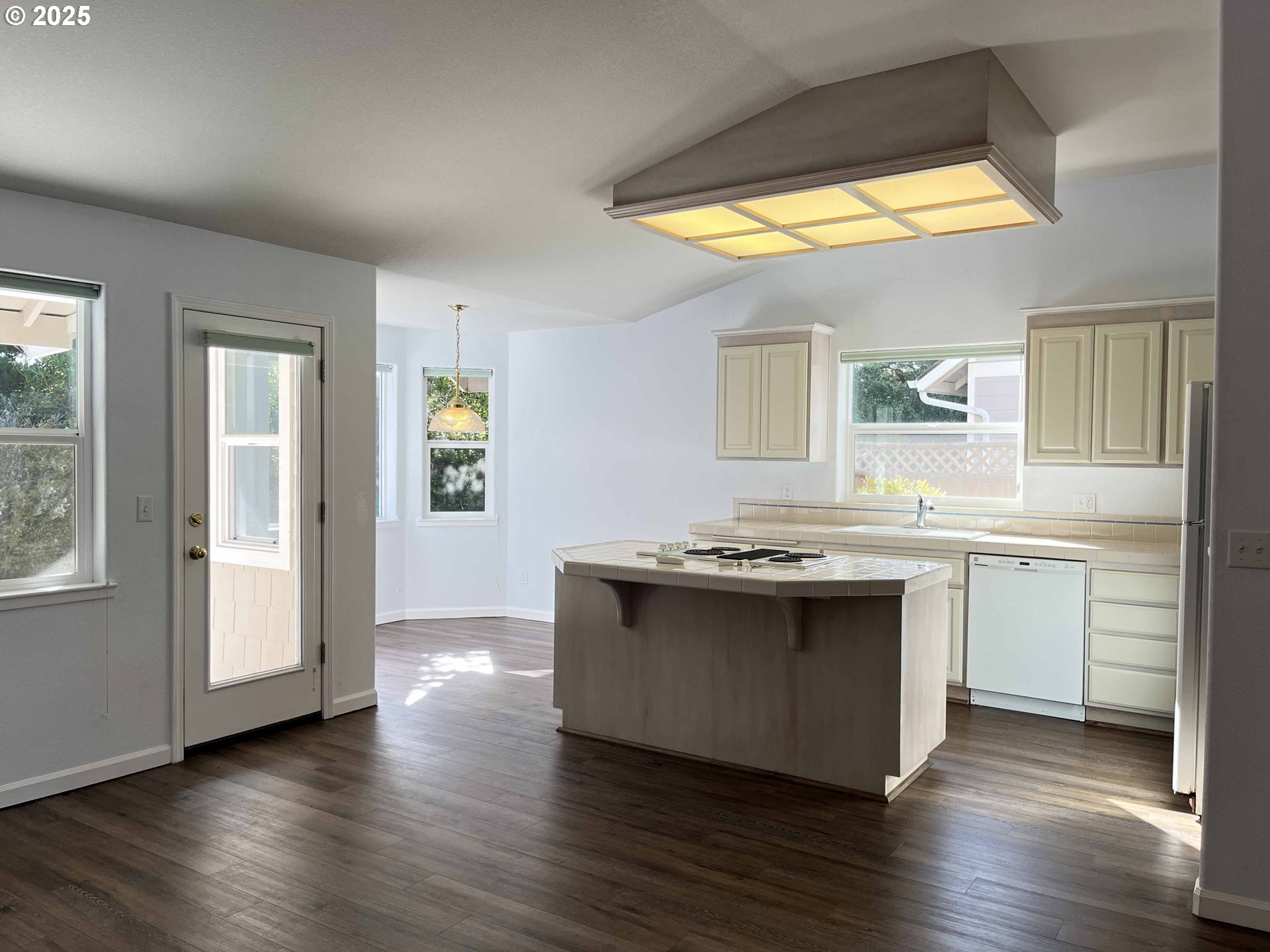 11 Mariners Lane Florence, OR 97439 - Photo 12 of 48