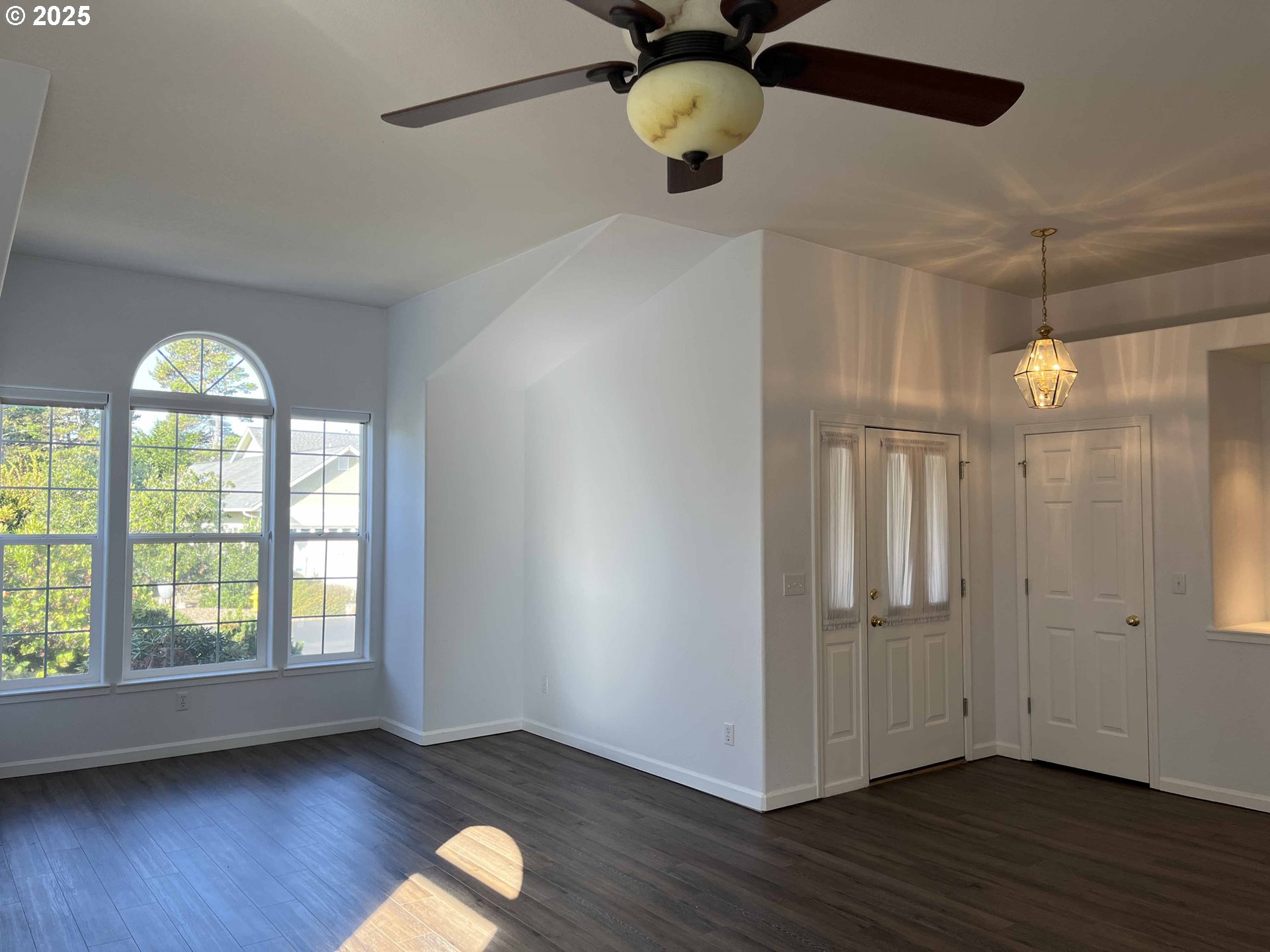 11 Mariners Lane Florence, OR 97439 - Photo 7 of 48