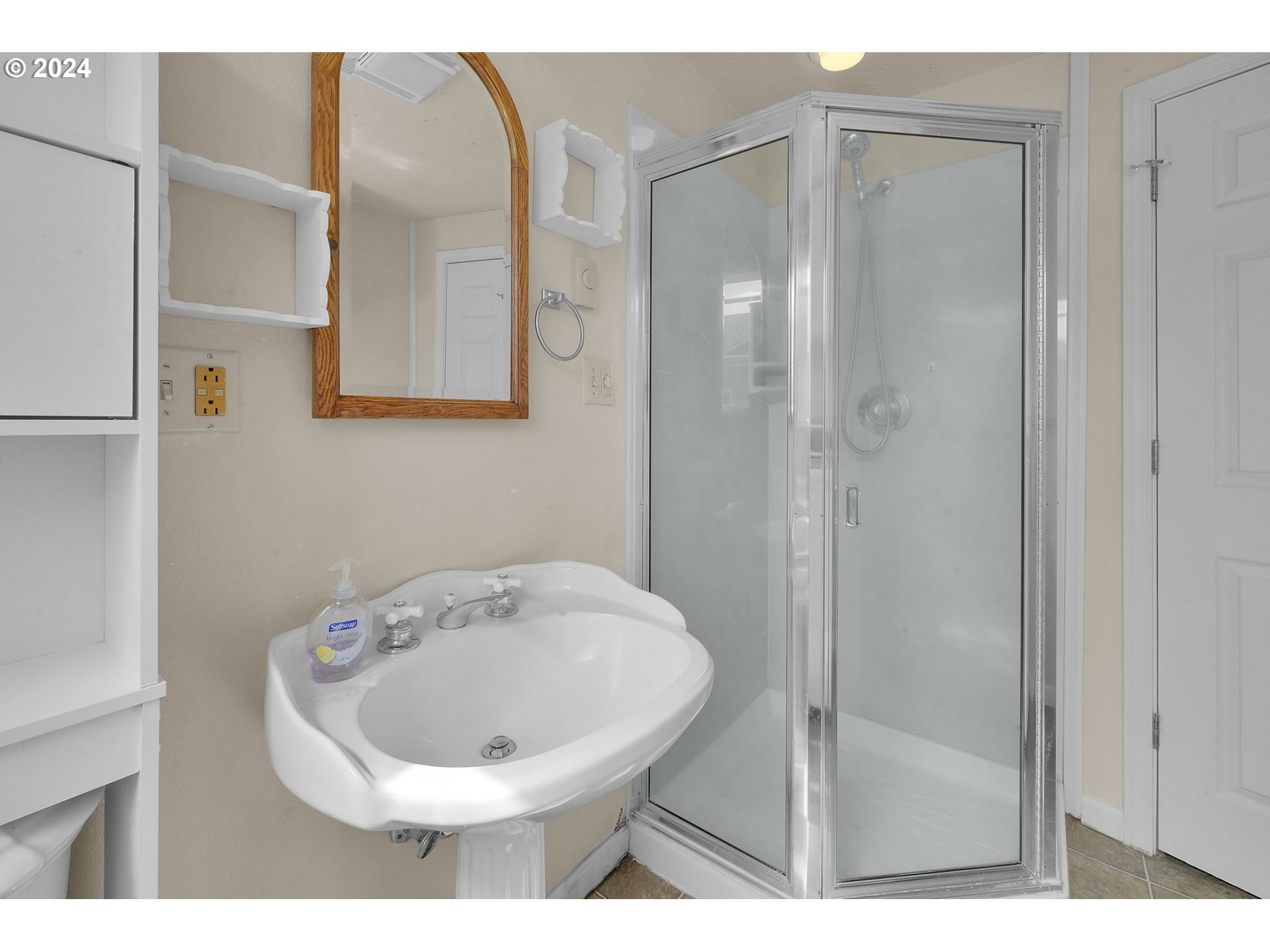 750 66th Street Springfield, OR 97478 - Photo 20 of 41 a bathroom with a sink and mirror
