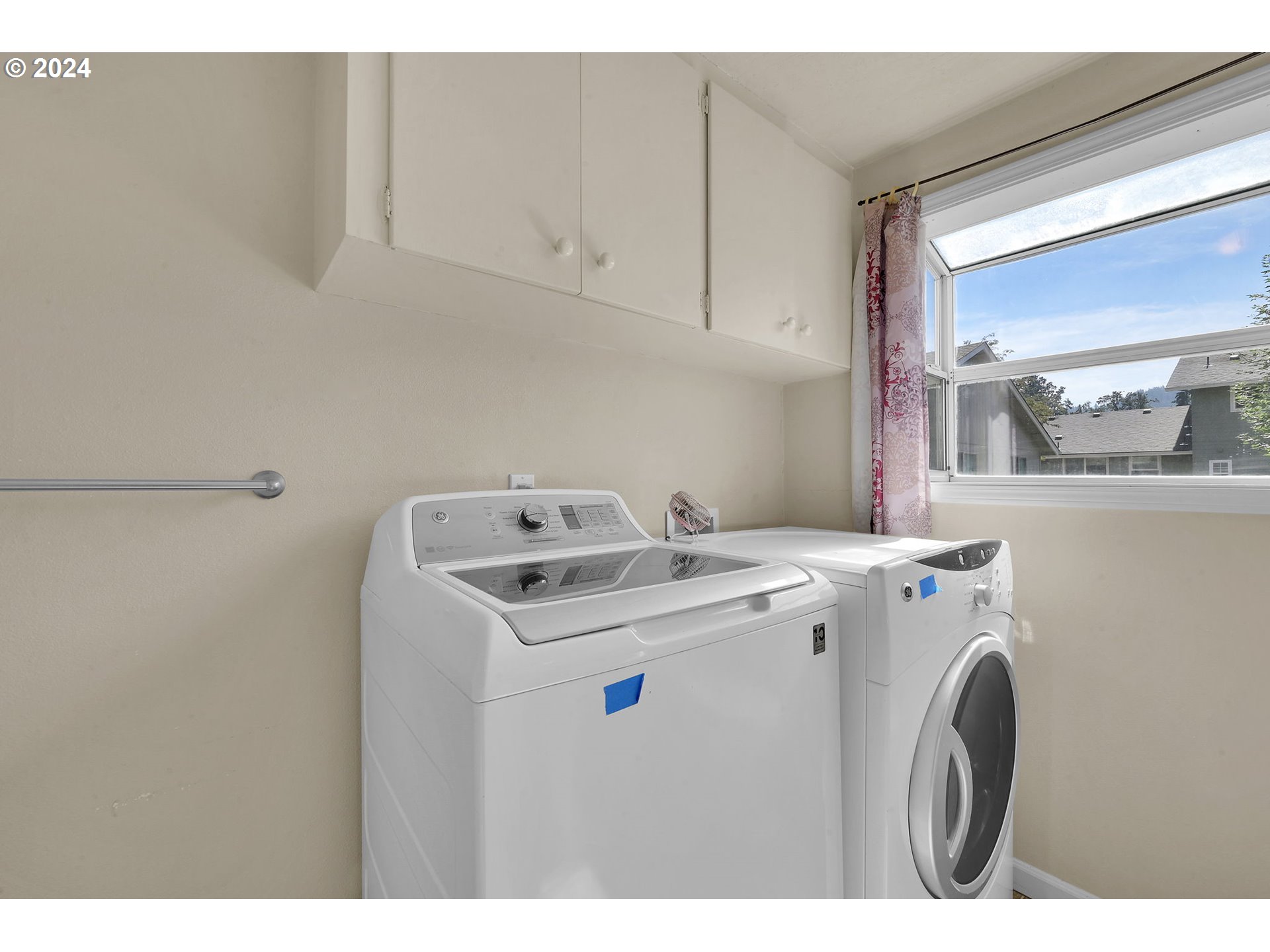 750 66th Street Springfield, OR 97478 - Photo 21 of 41 a utility room with dryer and washer