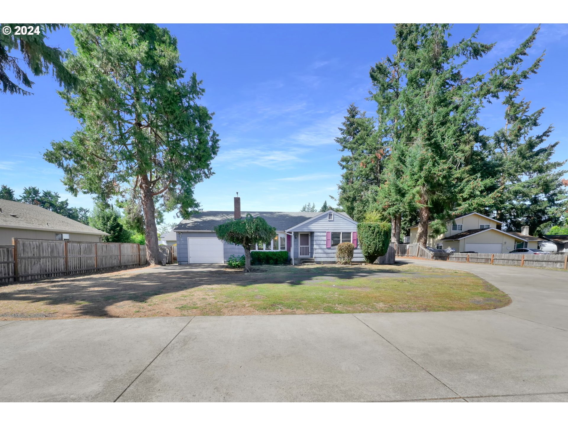 750 66th Street Springfield, OR 97478 - Photo 3 of 41 a house view with a outdoor space