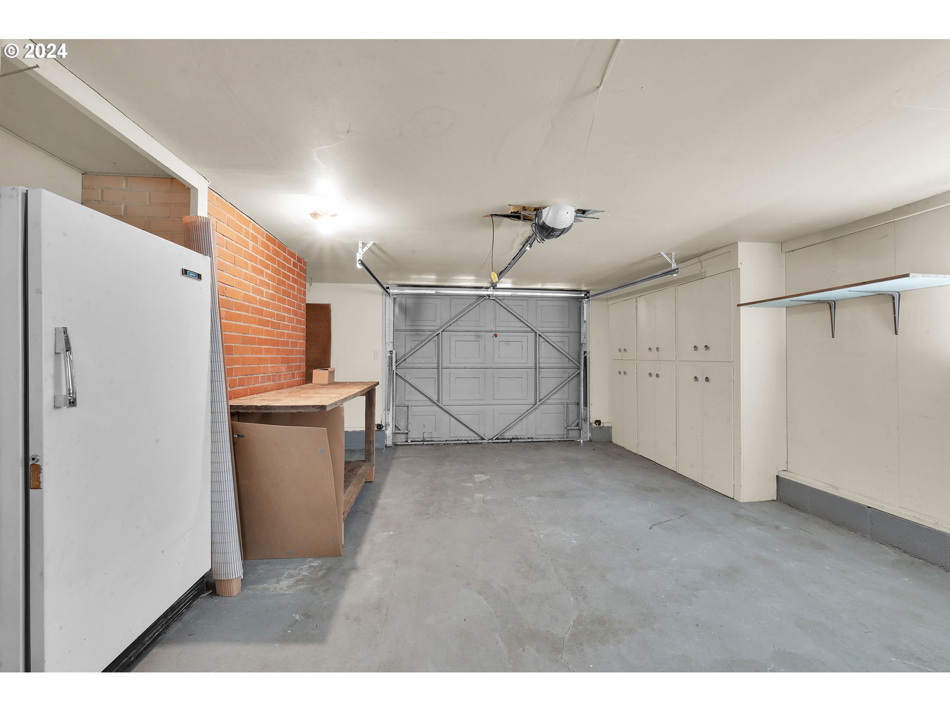 750 66th Street Springfield, OR 97478 - Photo 34 of 41 a view of a garage