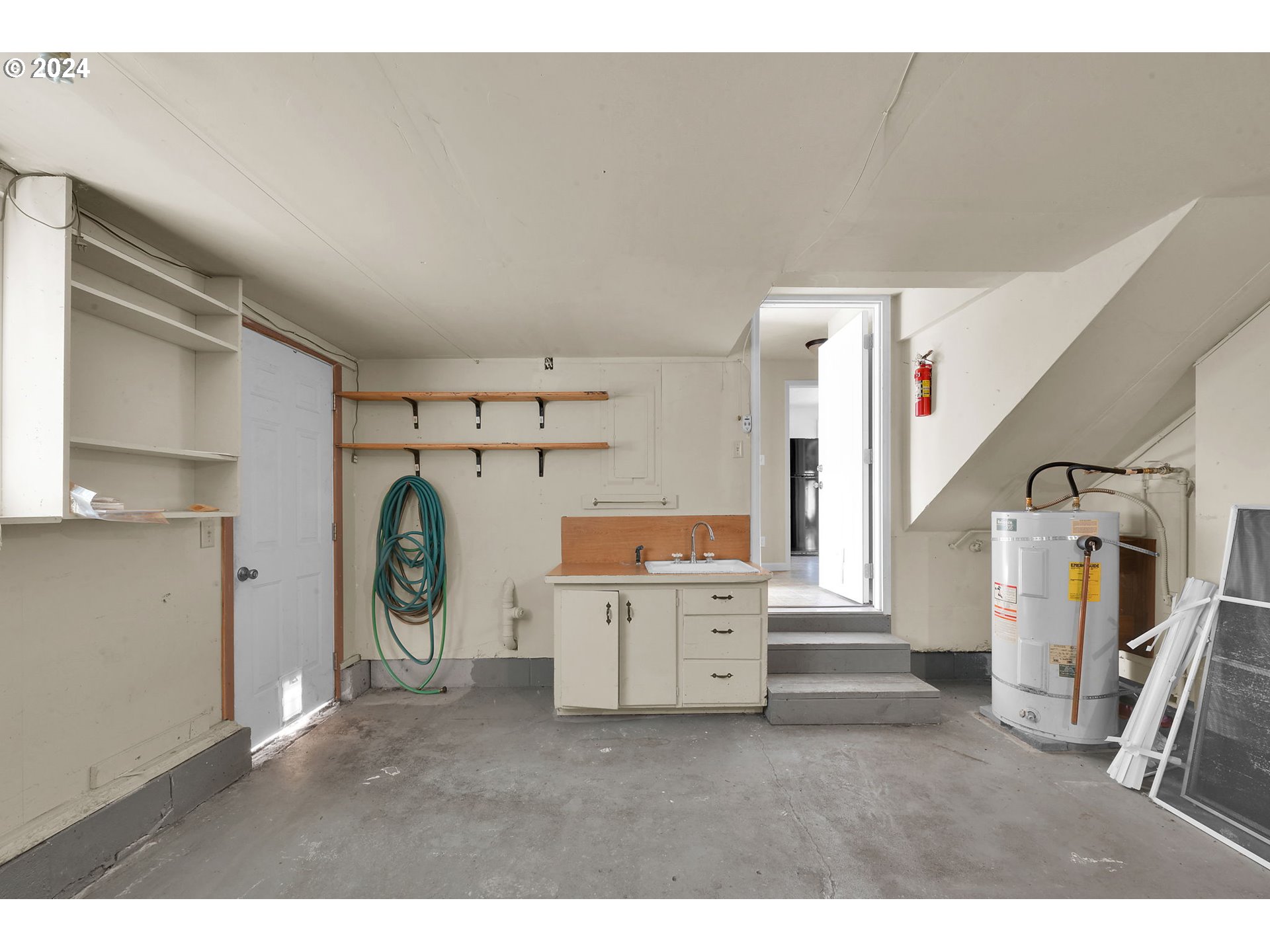 750 66th Street Springfield, OR 97478 - Photo 35 of 41 a utility room with cabinets