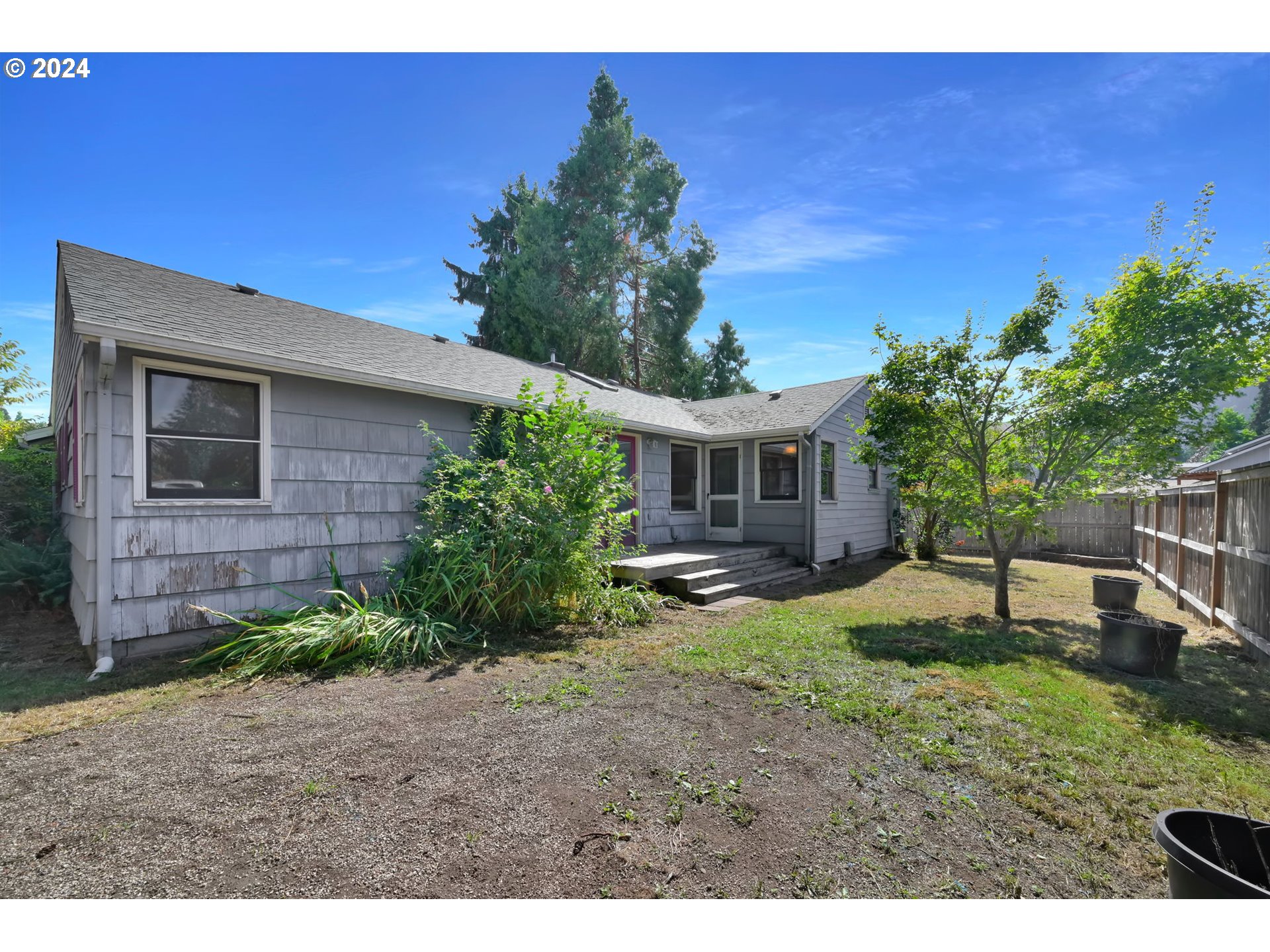 750 66th Street Springfield, OR 97478 - Photo 37 of 41 a backyard of a house with table and chairs