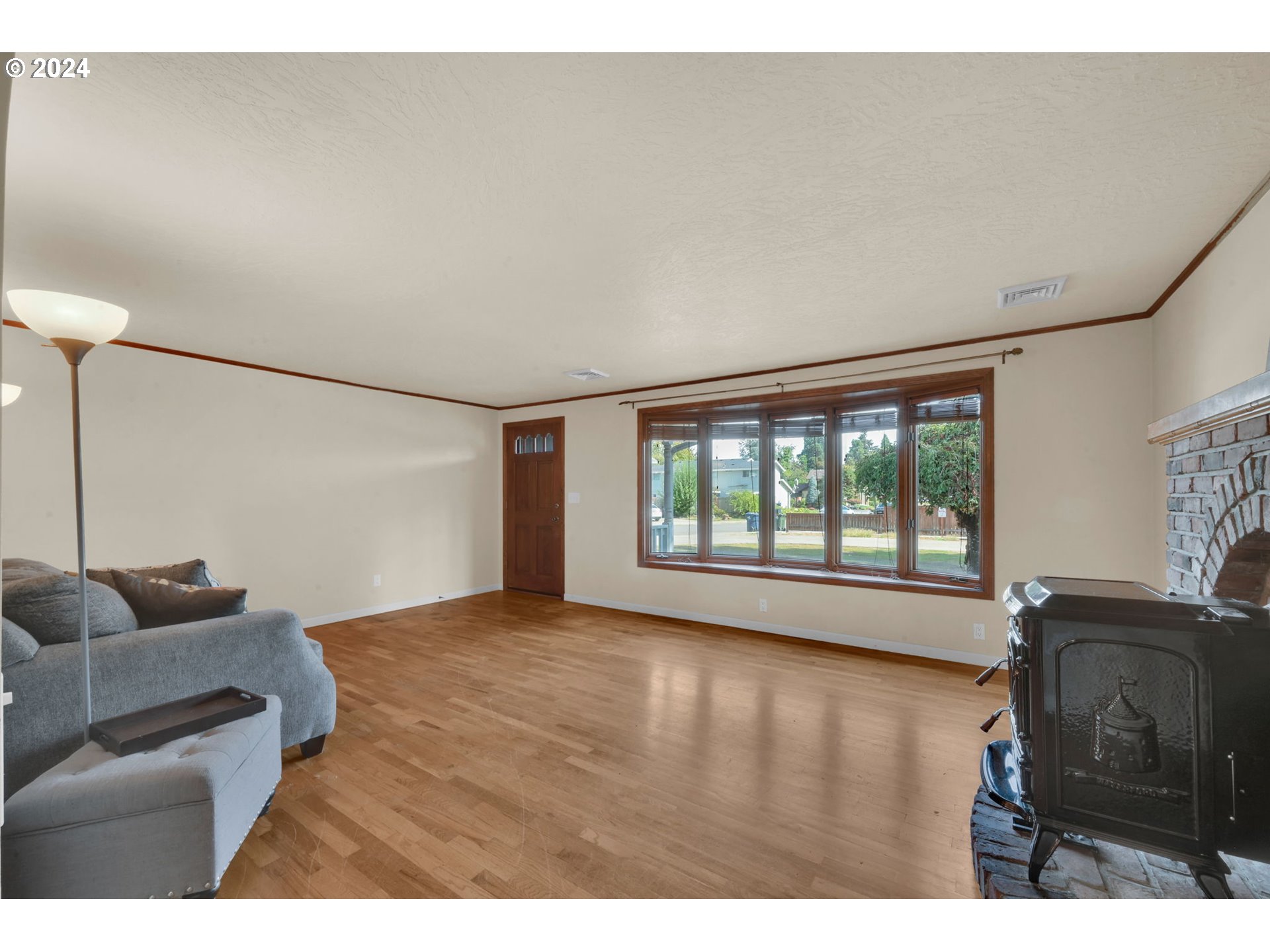 750 66th Street Springfield, OR 97478 - Photo 7 of 41 a living room with furniture and a large window