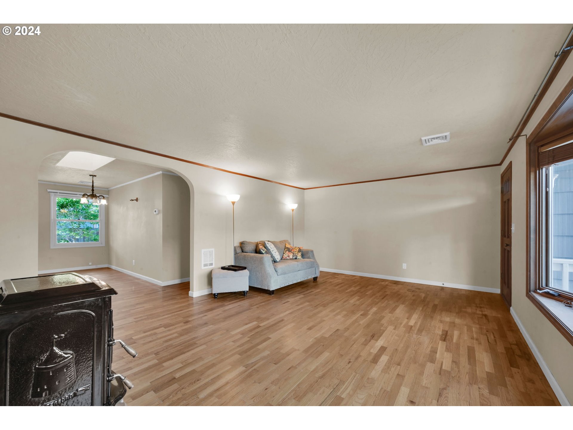 750 66th Street Springfield, OR 97478 - Photo 10 of 41 a view of an empty room and wooden floor