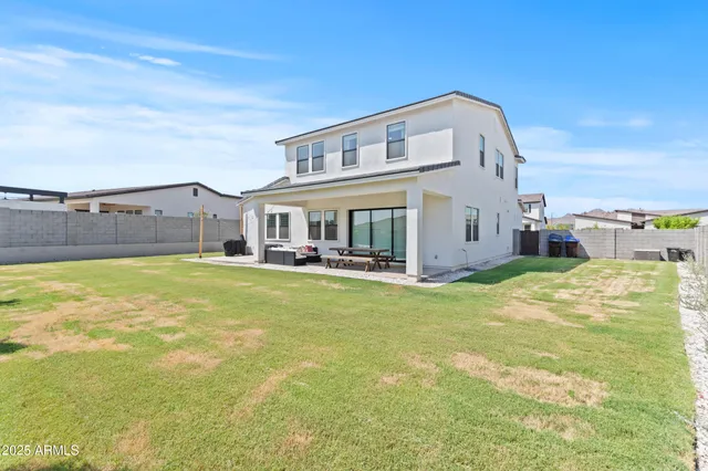 a view of a house with a backyard