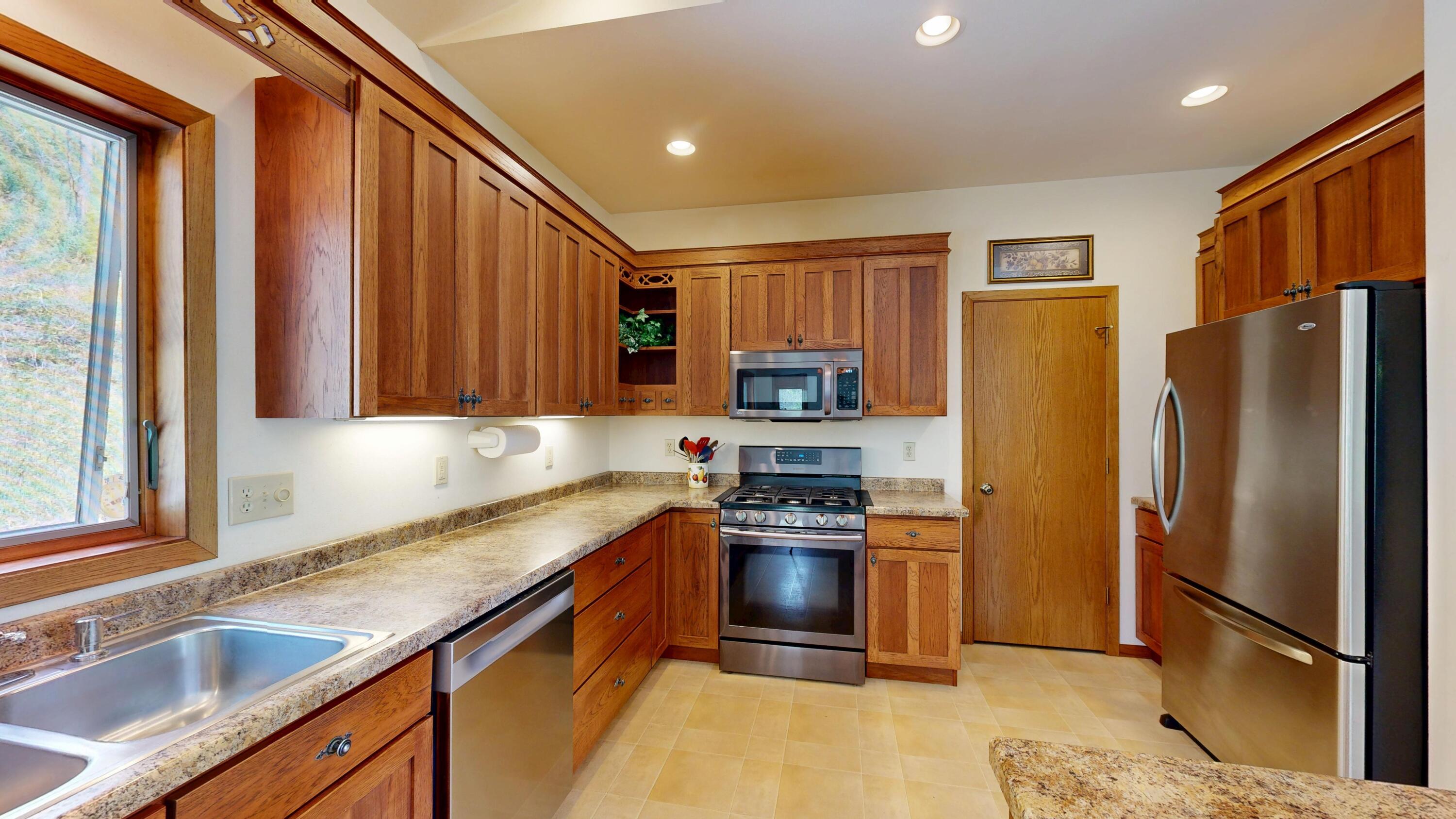 55276 3 Creeks Road Freeman, WI 54628 - Photo 15 of 57 Kitchen