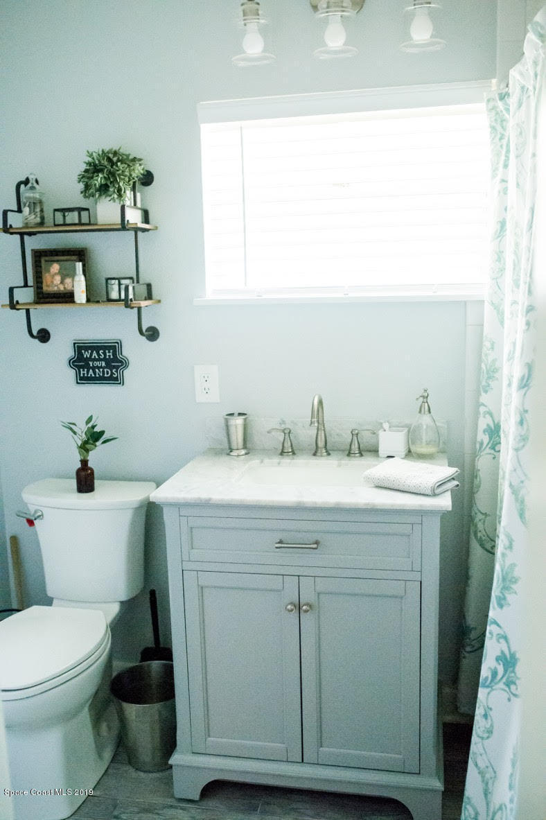 3940 Lake Washington Road Melbourne, FL 32934 - Photo 24 of 32 Guest Bath