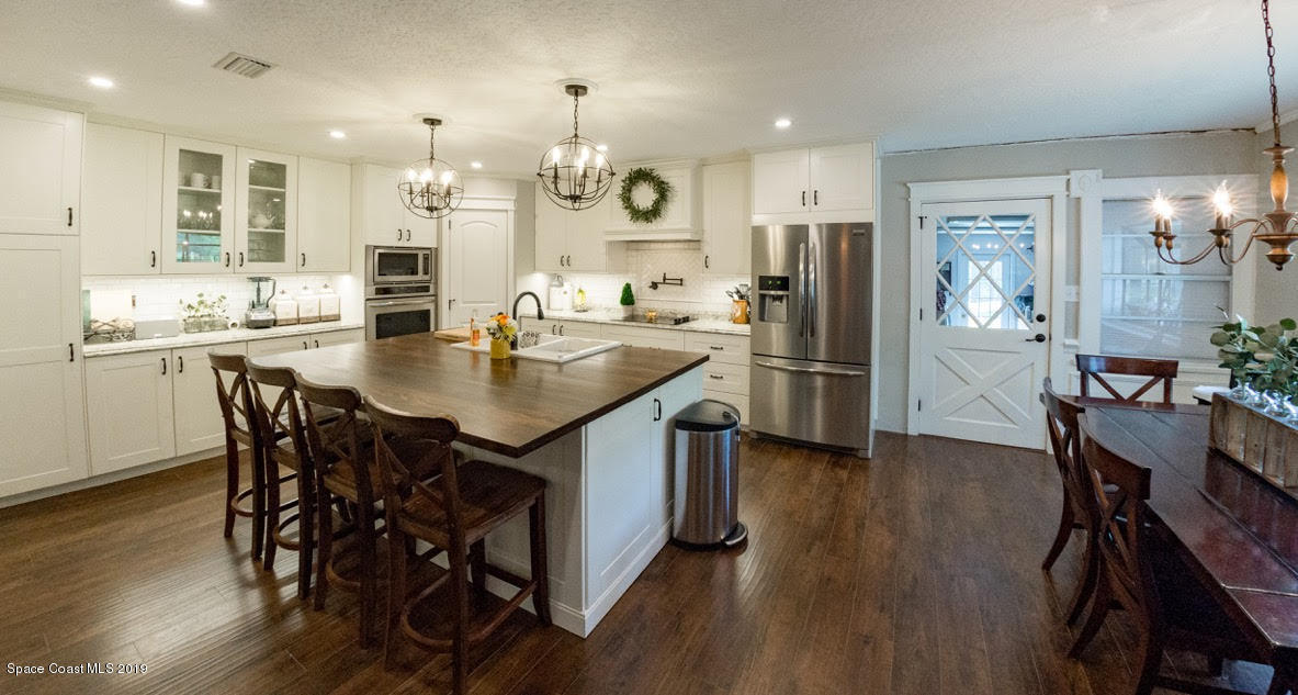 3940 Lake Washington Road Melbourne, FL 32934 - Photo 6 of 32 Kitchen