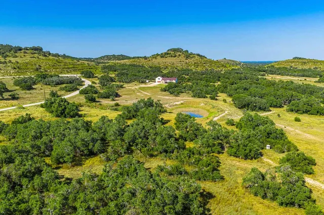 $1,950,000 | 147 Gray Wolf, Blanco, TX 78606