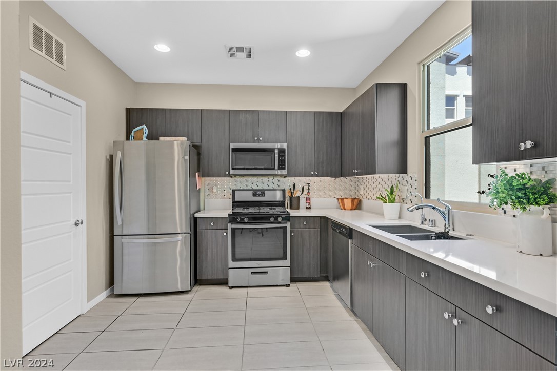 11258 Essence Point Avenue, Unit 211 Las Vegas, NV 89135 - Photo 9 of 41