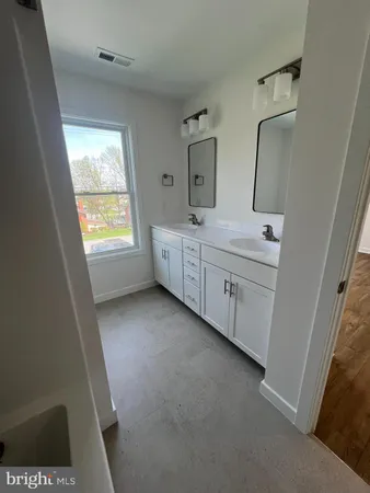 $2,600 | 352 West 11th Street, Front Royal, VA 22630