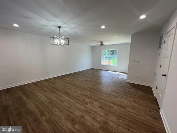 $2,600 | 352 West 11th Street, Front Royal, VA 22630