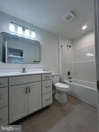 $2,600 | 352 West 11th Street, Front Royal, VA 22630