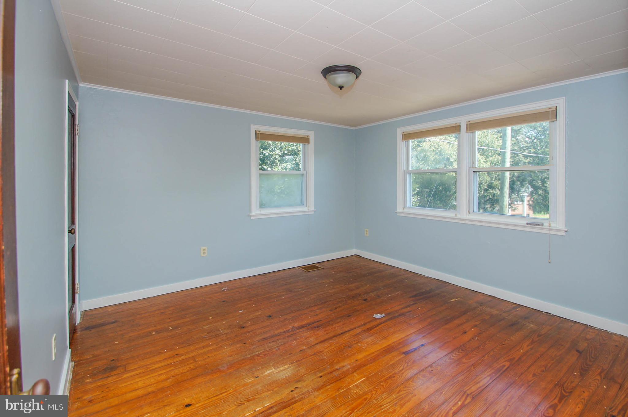 201 Sycamore Road Reading, PA 19611 - Photo 11 of 13 a view of an empty room with wooden floor and a window