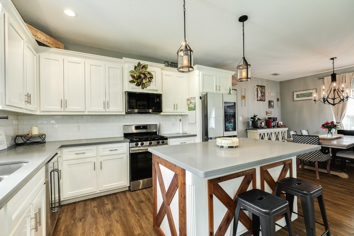 613 Winchester Trail Angleton, TX 77515 - Photo 17 of 33