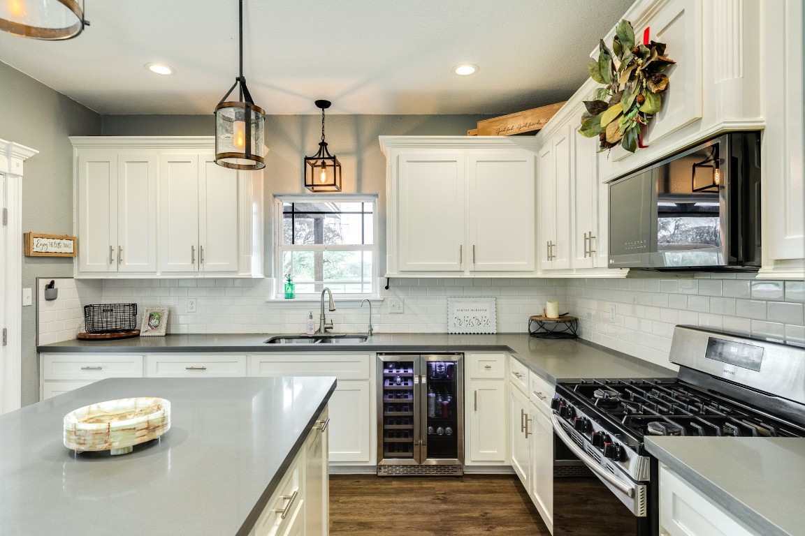 613 Winchester Trail Angleton, TX 77515 - Photo 18 of 33