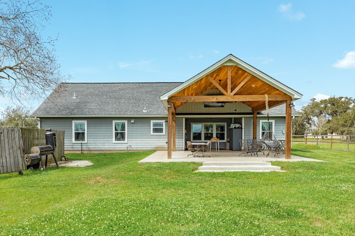 613 Winchester Trail Angleton, TX 77515 - Photo 6 of 33