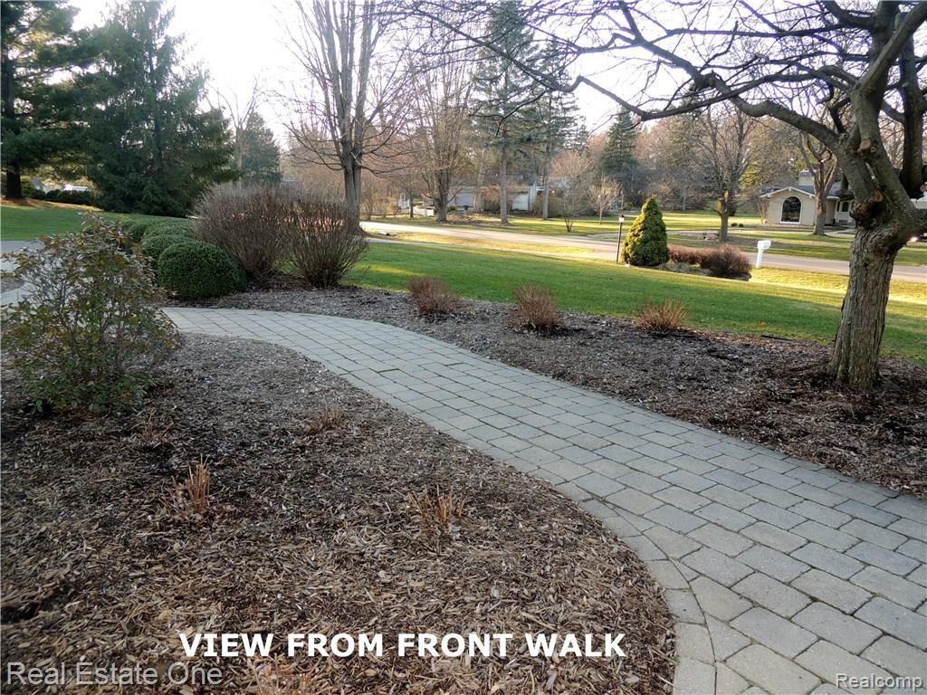 2301 Kingsford Road Rochester Hills, MI 48309 - Photo 3 of 16