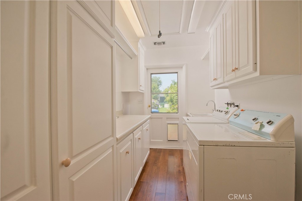 4722 Forman Lane Toluca Lake, CA 91602 - Photo 40 of 52 a utility room with dryer and washer