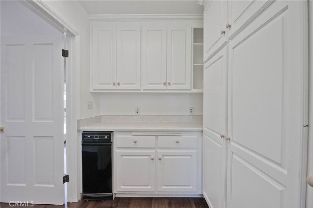 4722 Forman Lane Toluca Lake, CA 91602 - Photo 41 of 52 a view of cabinets